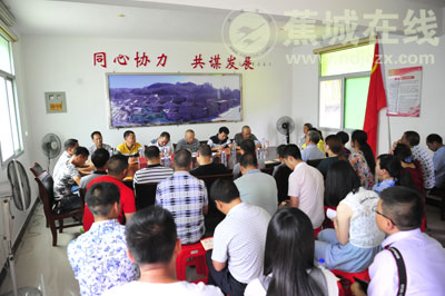 區(qū)領(lǐng)導(dǎo)到虎貝鎮(zhèn)開展“下基層、過黨日”活動(dòng)