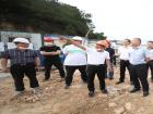 何必良調(diào)研三都鎮(zhèn)西1號(hào)泊位建設(shè)情況