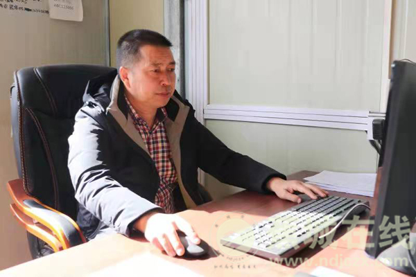 黃云財：心系農(nóng)村道路建設(shè) 努力踐行人大使命