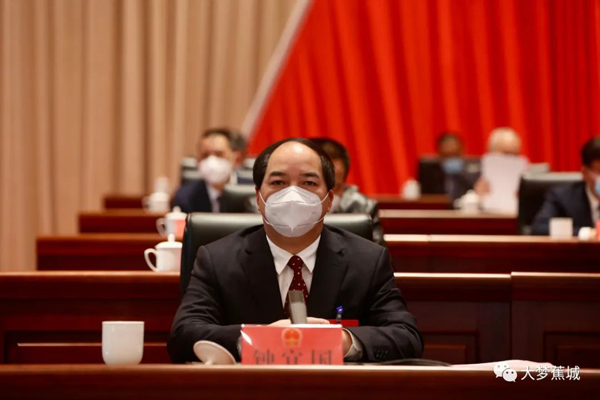 區(qū)人大常委會主任鐘宜國