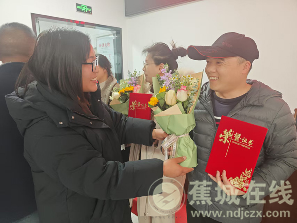 ?凝心聚力啟新程!金榕社區(qū)召開年度表彰大會